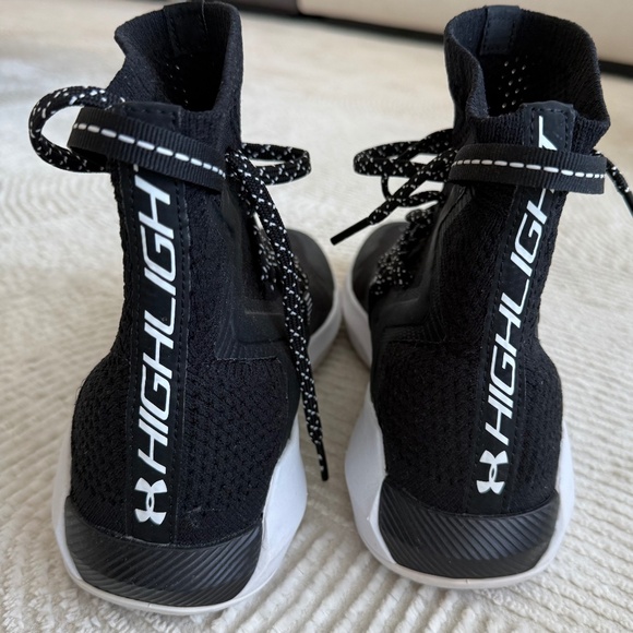 Under Armour women’s Highlight Ace 2.0 Volleyball Athletic Size 9 - Picture 6 of 8